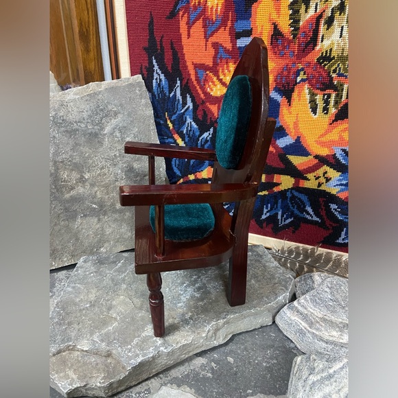 Regal Mini Throne Doll Chair or Plant Holder - Picture 9 of 15